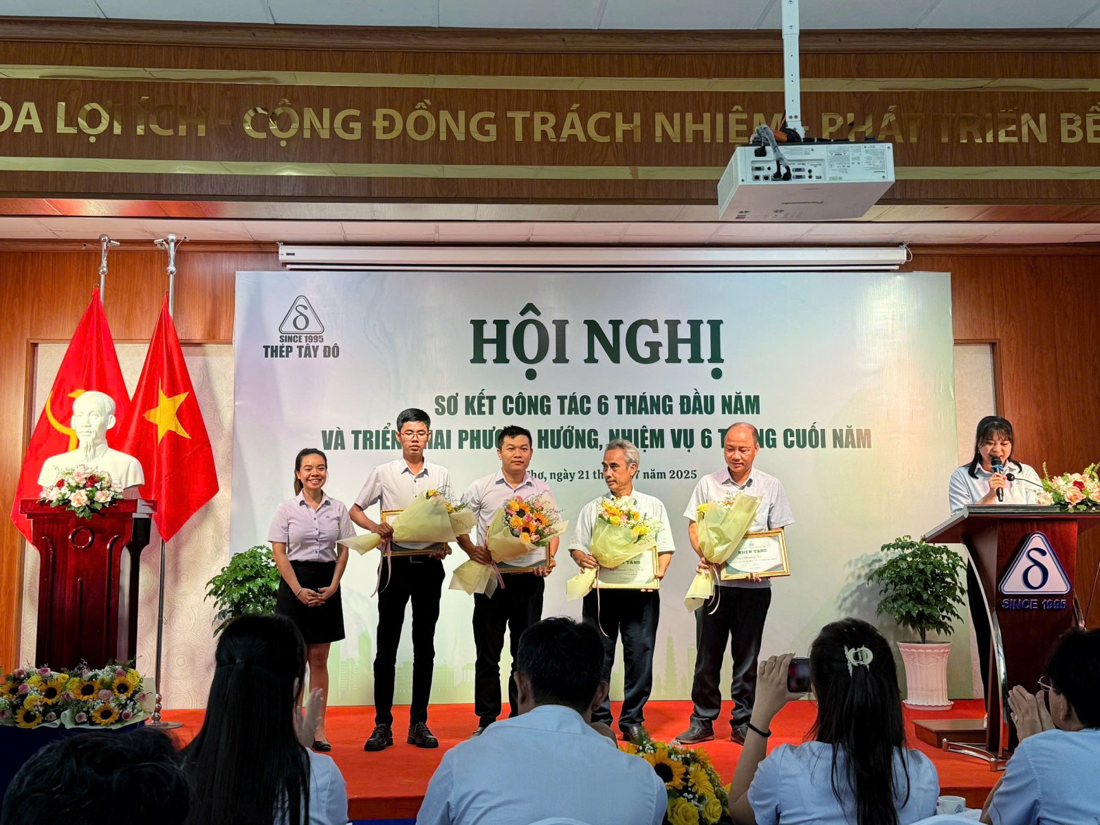 04 cá nhân tiêu biểu