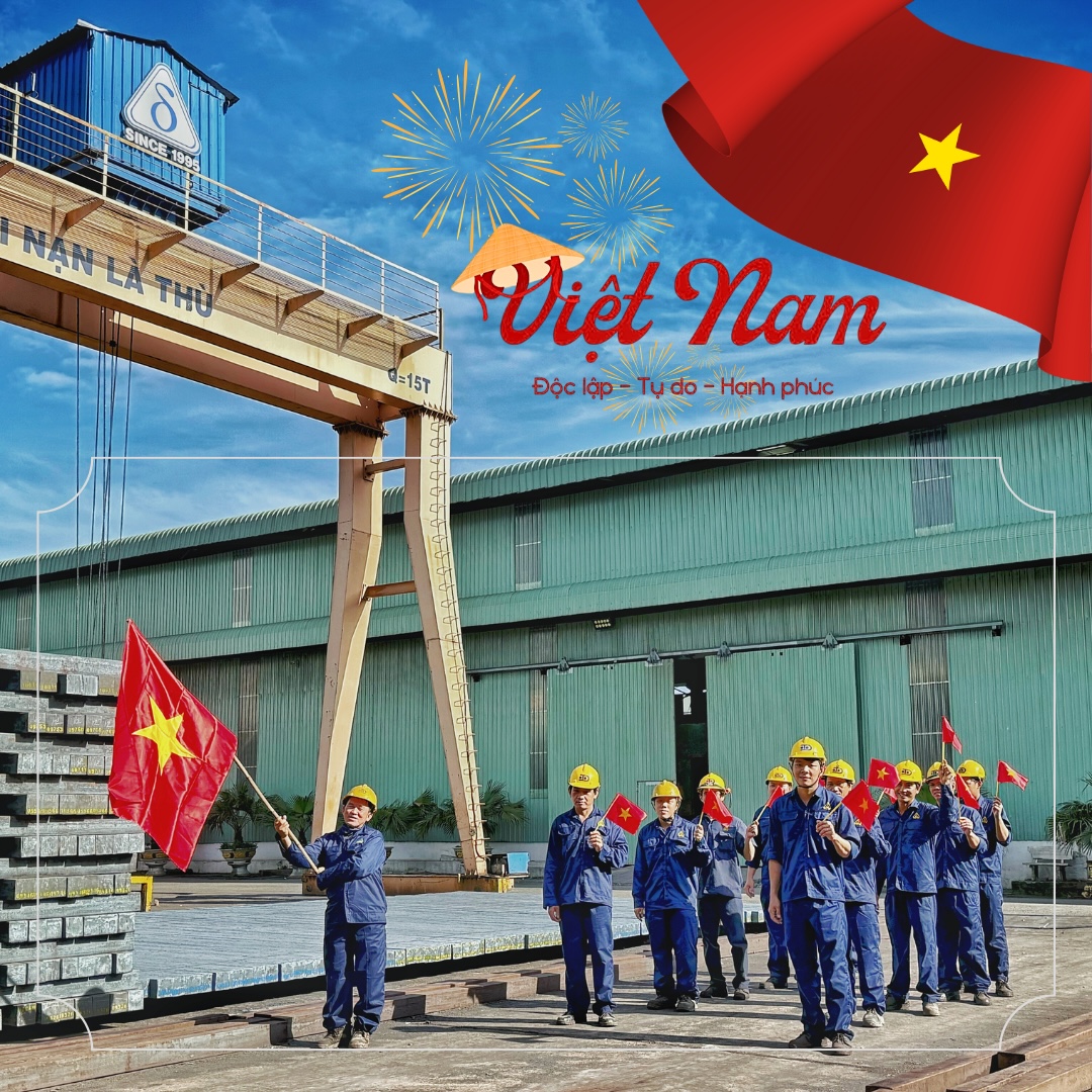Cán bộ công nhân viên Thép Tây Đô trước cổng công ty