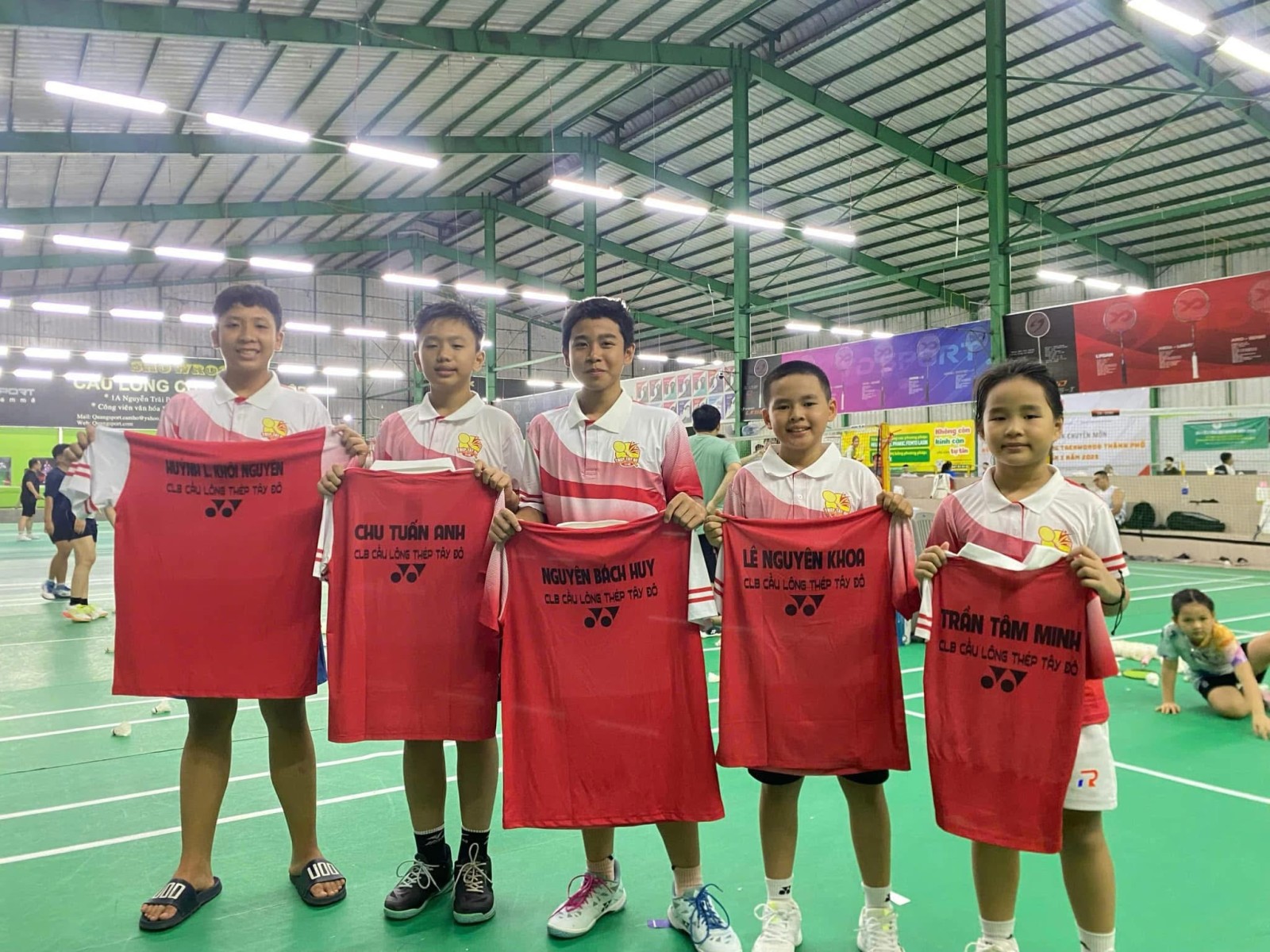 THÉP TÂY ĐÔ RA MẮT CÂU LẠC BỘ CẦU LÔNG – DẤU ẤN ĐẦU TIÊN TẠI GIẢI VĨNH HOÀ BADMINTON