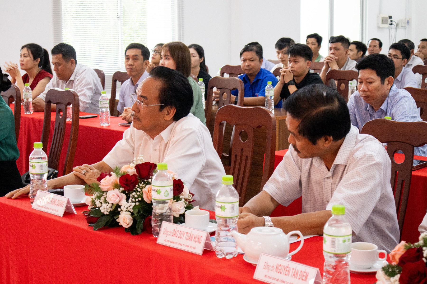 THÉP TÂY ĐÔ TỰ HÀO VỚI LỄ TRAO TẶNG HUY HIỆU ĐẢNG CHO ĐỒNG CHÍ HUỲNH TRUNG QUANG