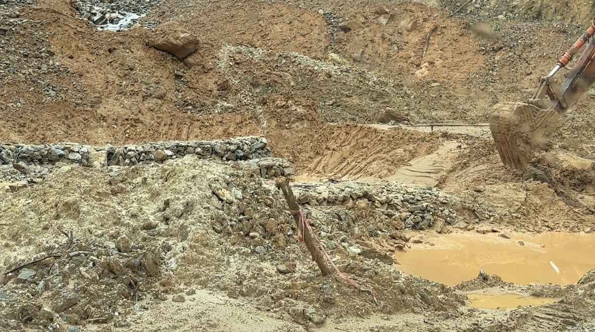 Hiện trường sạt lở đất nghiêm trọng tại xã Trà Leng do ảnh hưởng của mưa bão cuối năm 2025.