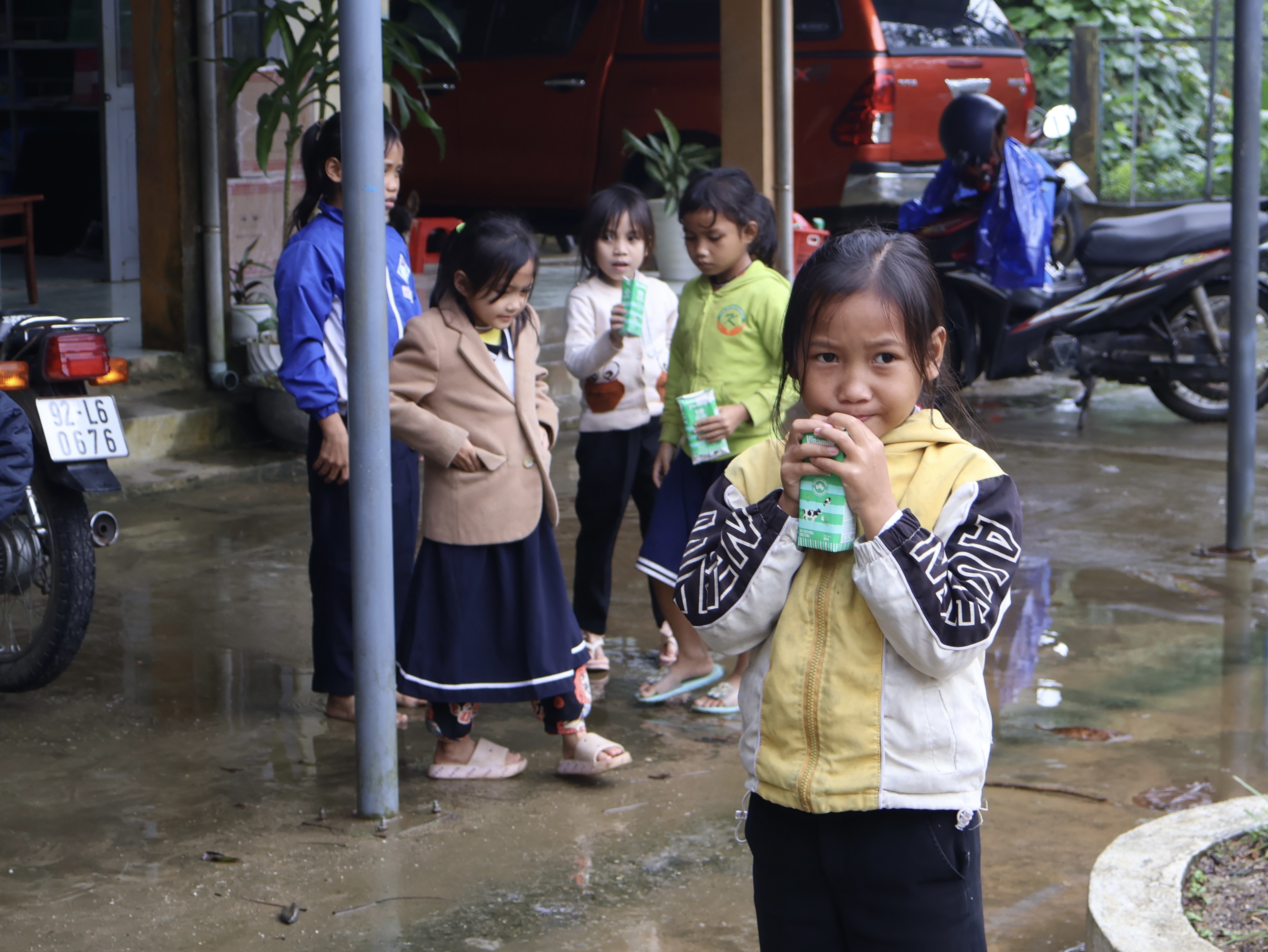 Một hộp sữa nhỏ, một niềm vui lớn