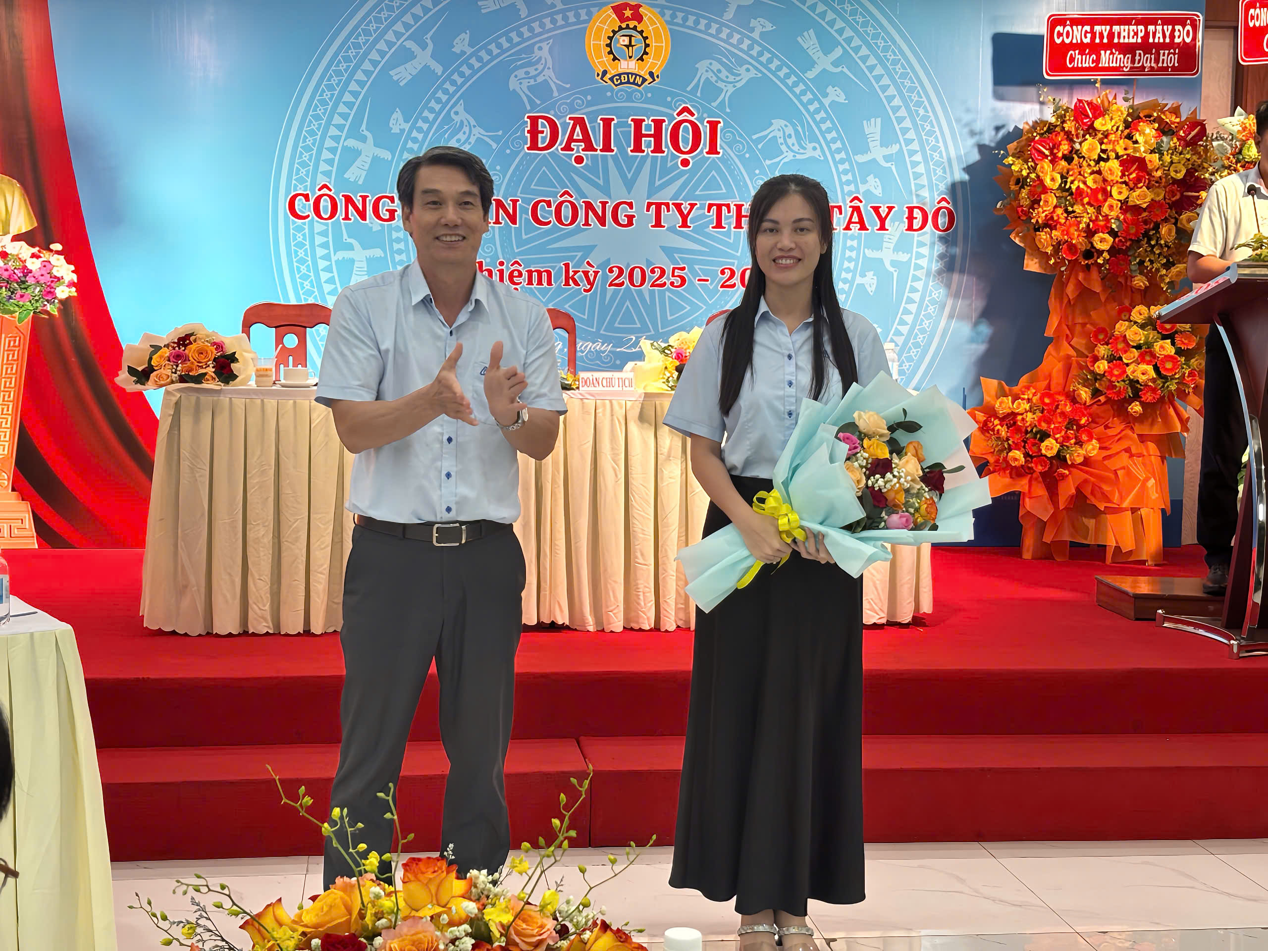 គណៈកម្មាធិការថ្មីអបអរសាទរការជោគជ័យកិច្ចប្រជុំ